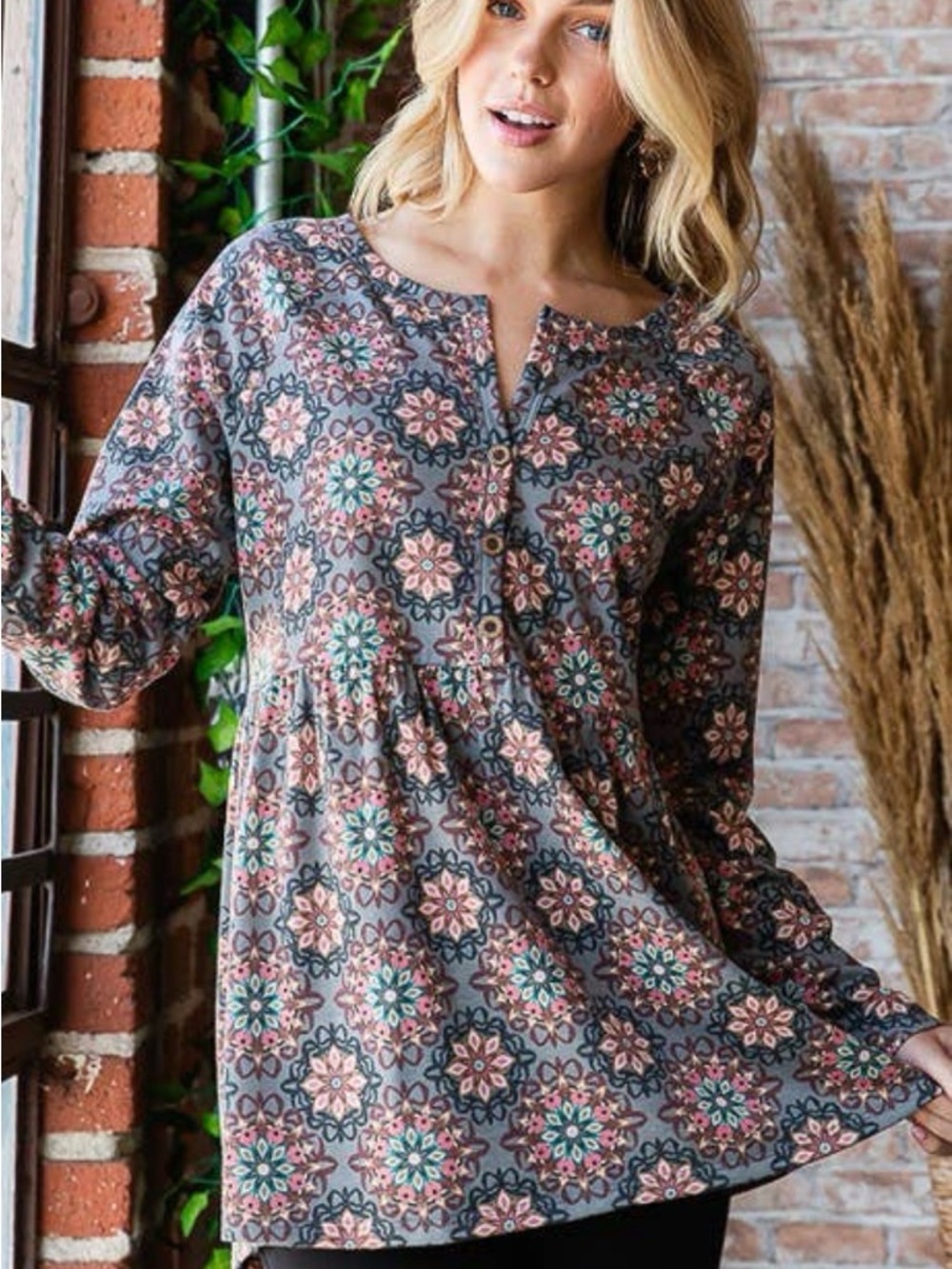 Gray Floral Medallion Button-Front Tunic Top